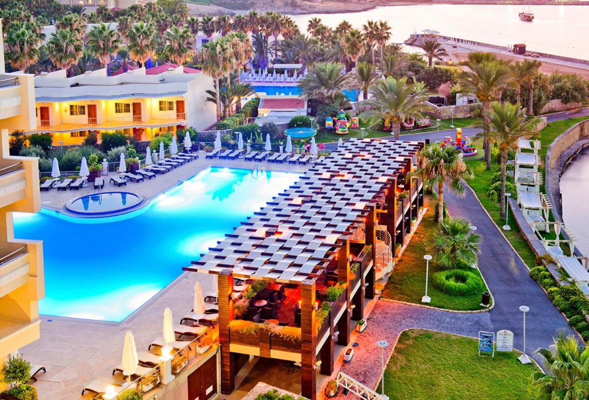 Vuni Palace Premium Hotel & Spa & Casino Beachfront Location ! Kyrenia  Exterior photo
