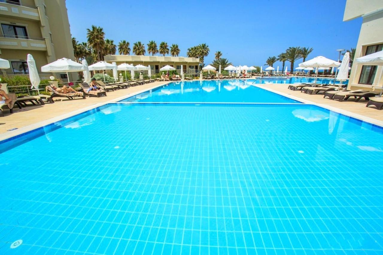 Vuni Palace Premium Hotel & Spa & Casino Beachfront Location ! Kyrenia  Exterior photo